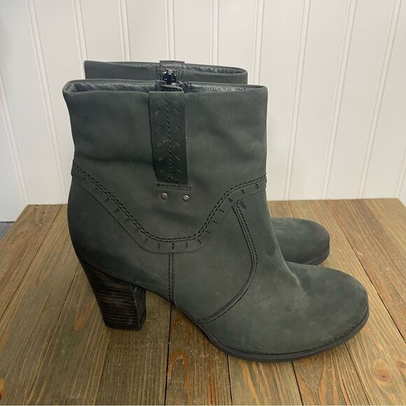Clarks Shoes - Clark’s Boots 9.5 Women Gray Black Suede Alpine Gale Comfort